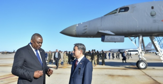미국에 앤드루스 공군기지를 방문중인 한국 이종섭국방장관의 모습